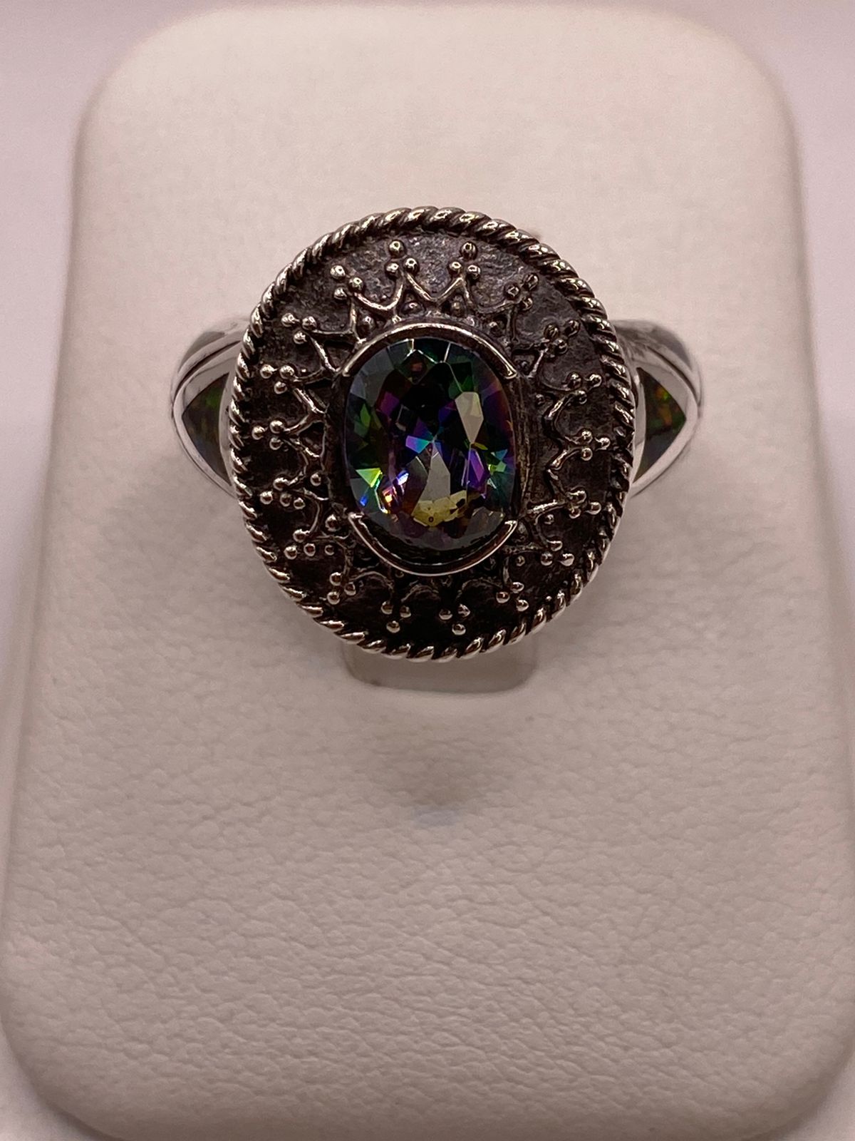 Anillo Contemporáneo Geométrico con Ópalo de Fuego, Zirconia y Marquesita en Plata .950