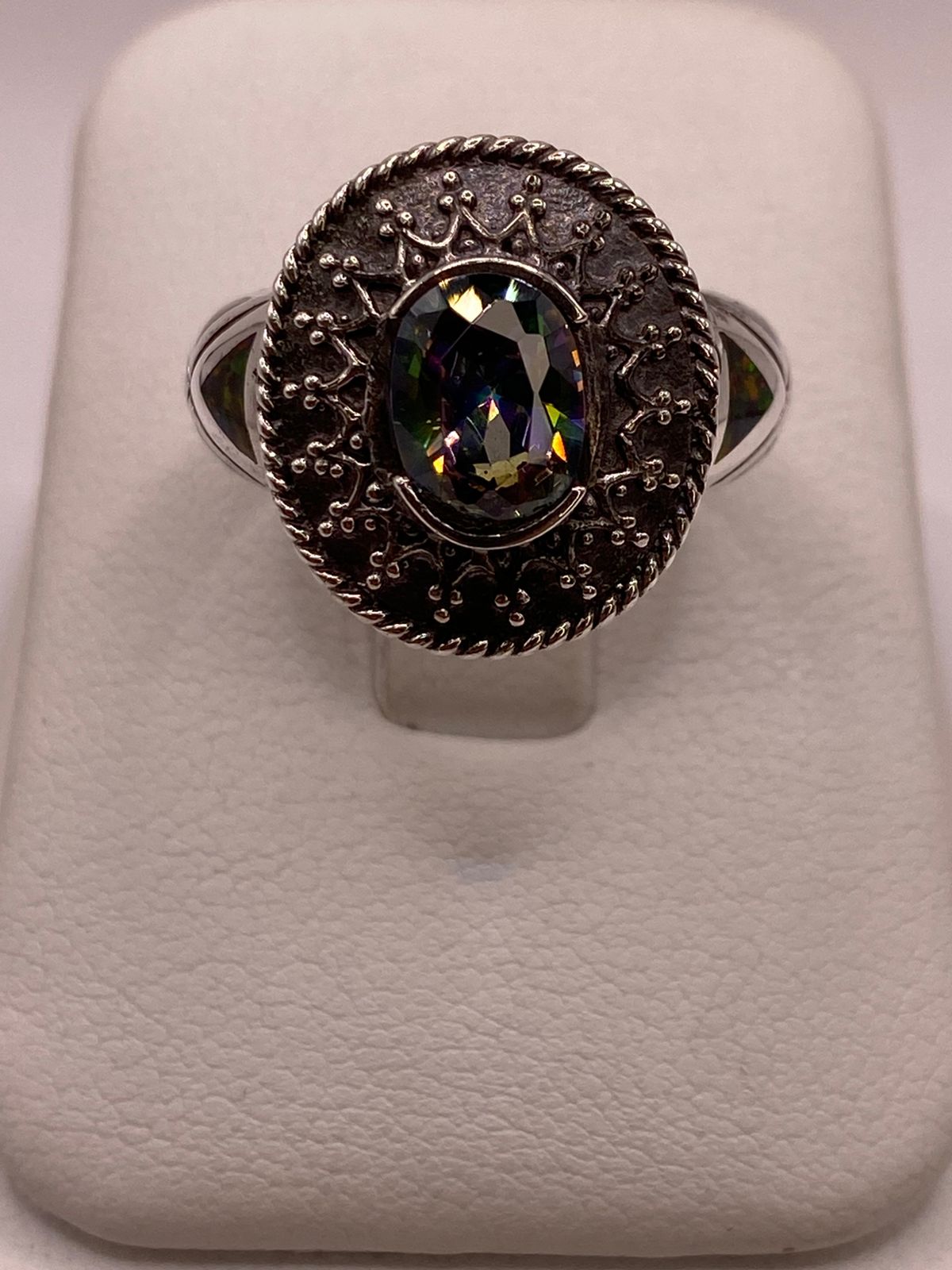 Anillo Contemporáneo Geométrico con Ópalo de Fuego, Zirconia y Marquesita en Plata .950