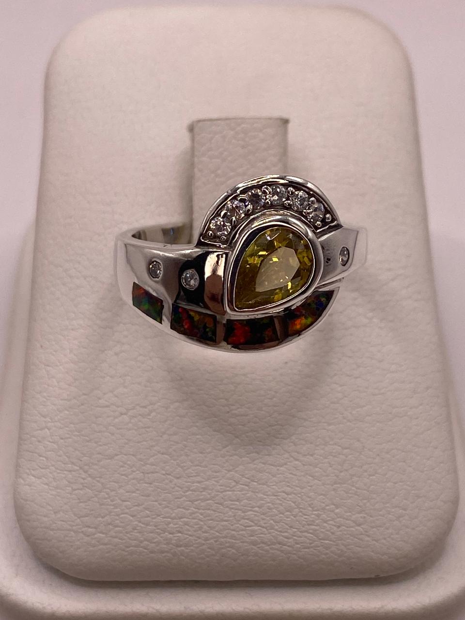 Anillo Contemporáneo con Ópalo de Fuego y Zirconia en Plata .925