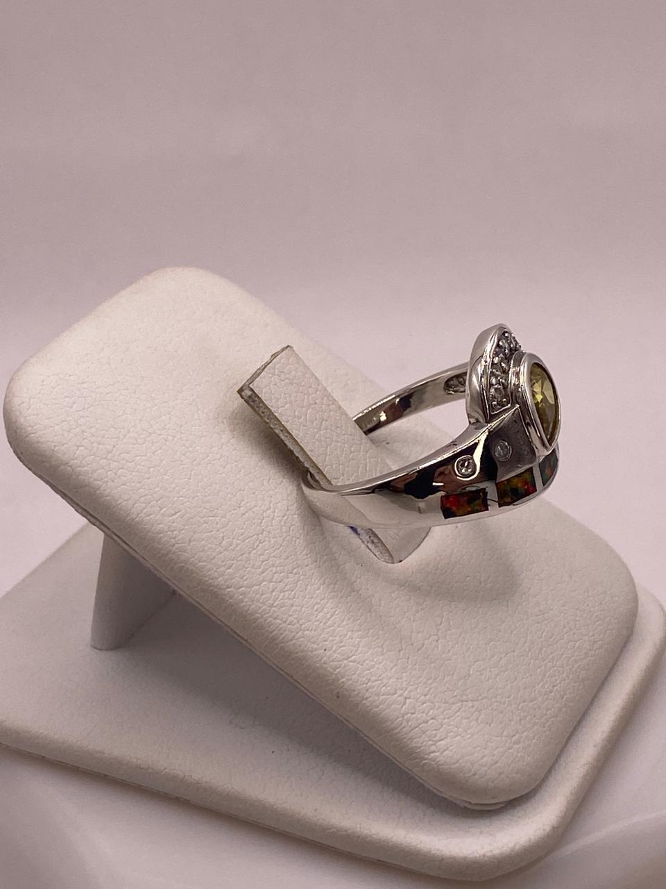 Anillo Contemporáneo con Ópalo de Fuego y Zirconia en Plata .925