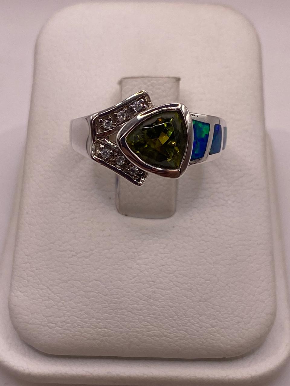 Anillo Contemporáneo con Ópalo de Fuego y Zirconia en Plata .925