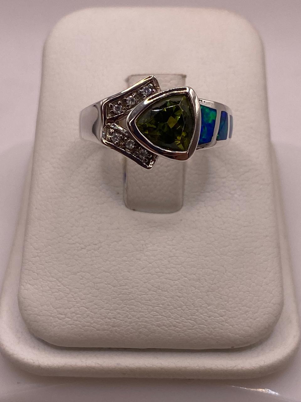 Anillo Contemporáneo con Ópalo de Fuego y Zirconia en Plata .925