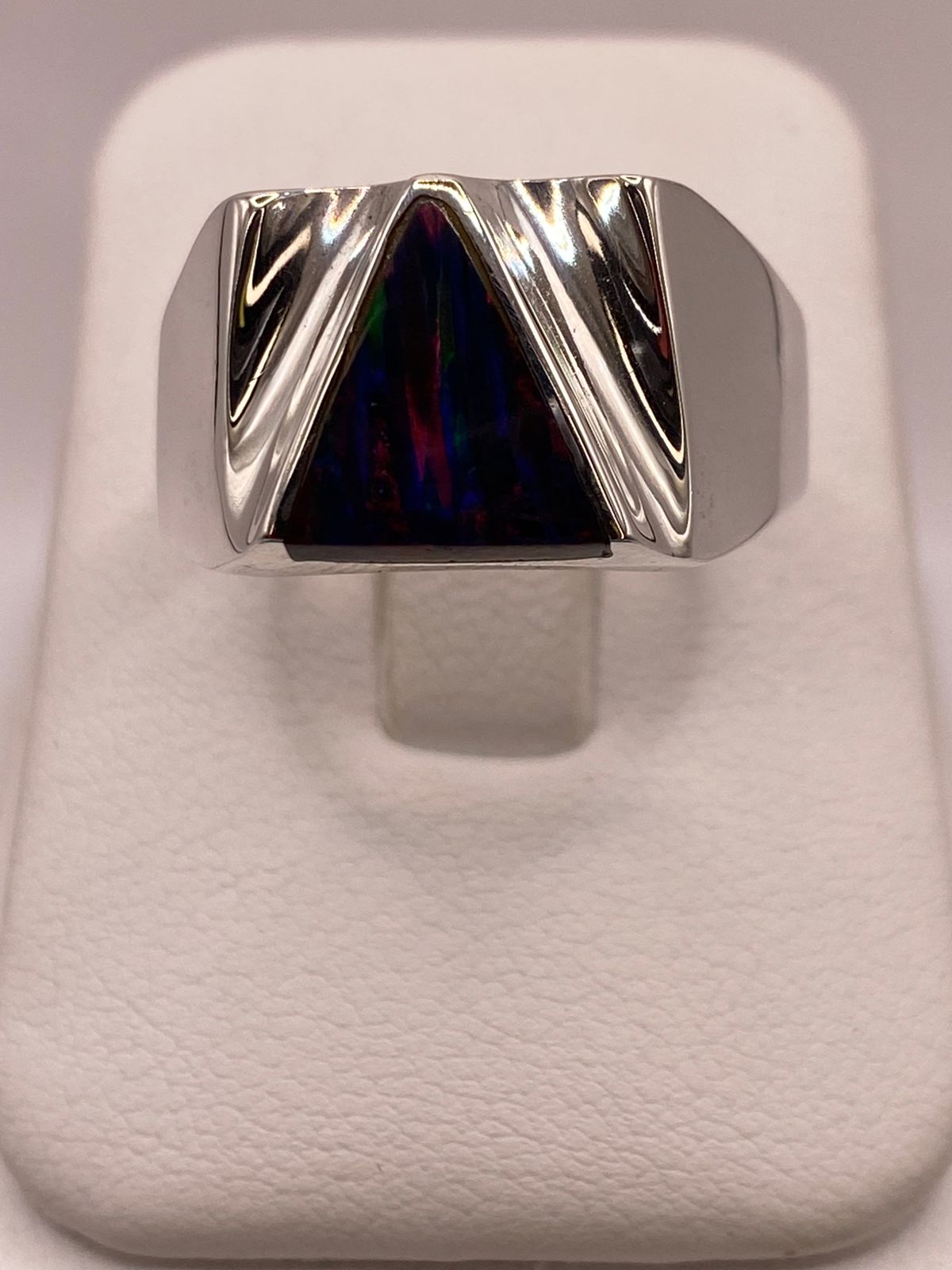 Anillo Contemporáneo en Plata Ley 950 con Ópalo de Fuego