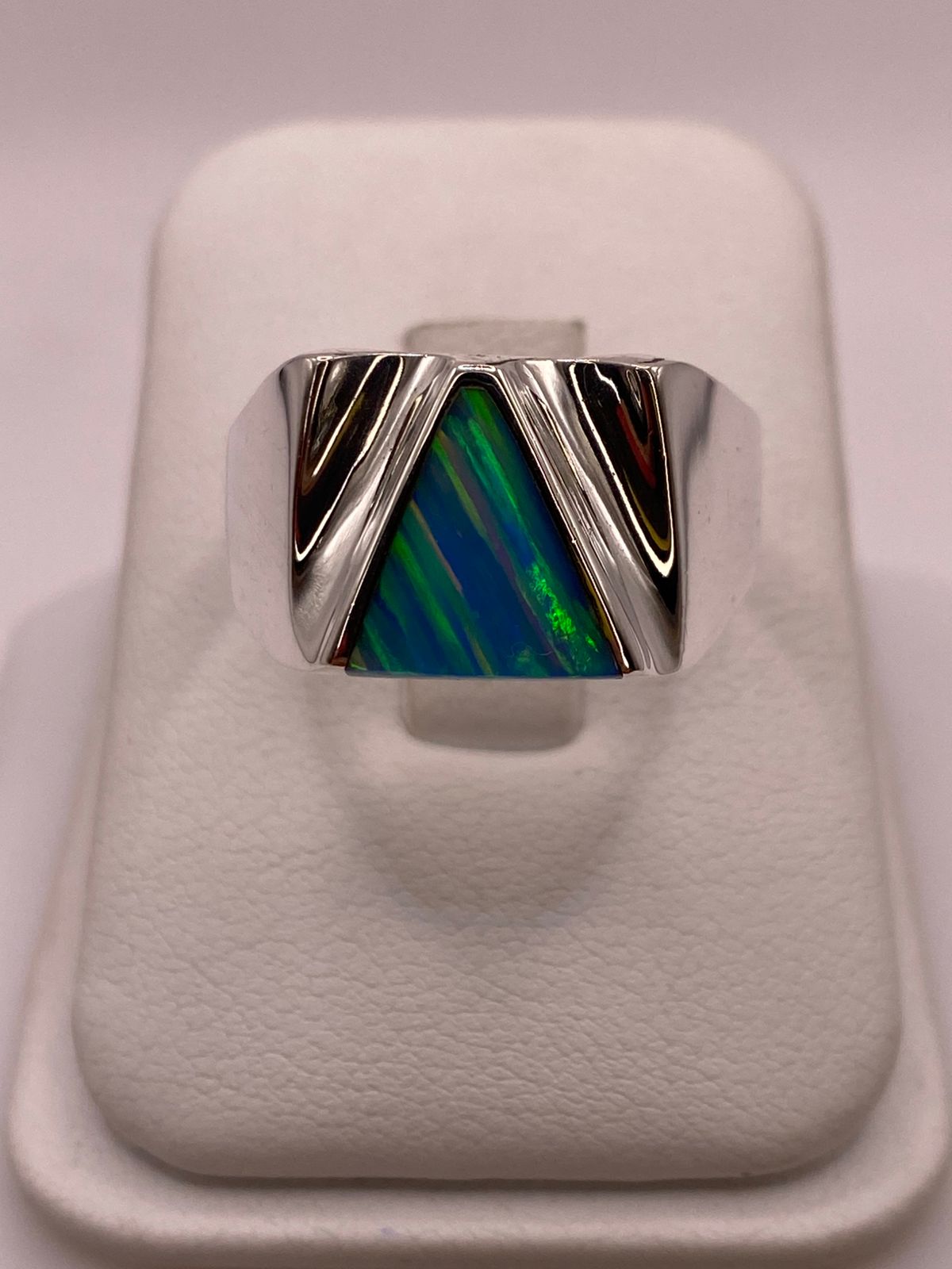Anillo Contemporáneo Plata Ley 950 con Ópalo de Fuego Azul‑verde