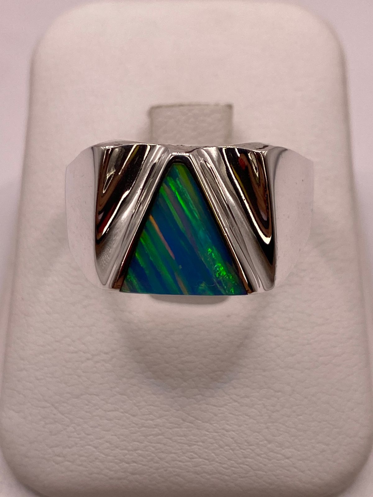 Anillo Contemporáneo Plata Ley 950 con Ópalo de Fuego Azul‑verde