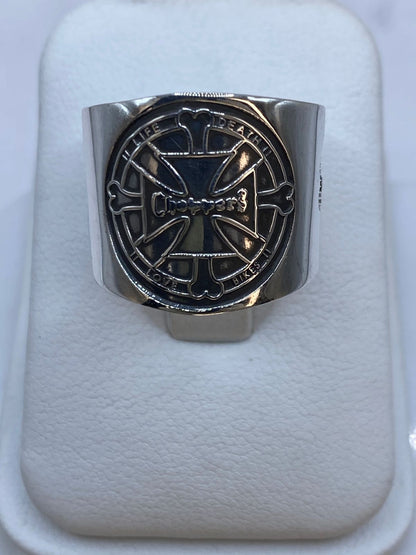 Anillo Cruz Biker “life Death Love Bikes” en Plata .925 – Diseño Sello Motociclista, vista frontal