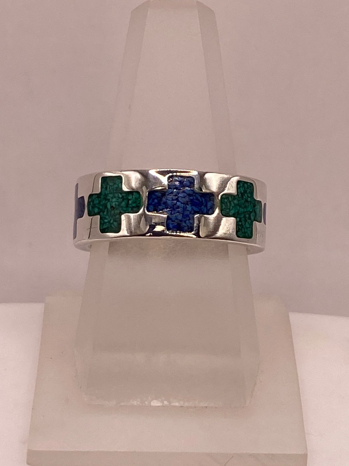 Anillo Cruz Geométrica de Plata .925 con Incrustaciones de Piedra