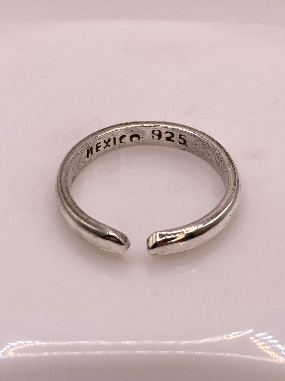 Anillo Delgado Liso de Plata Ley .925