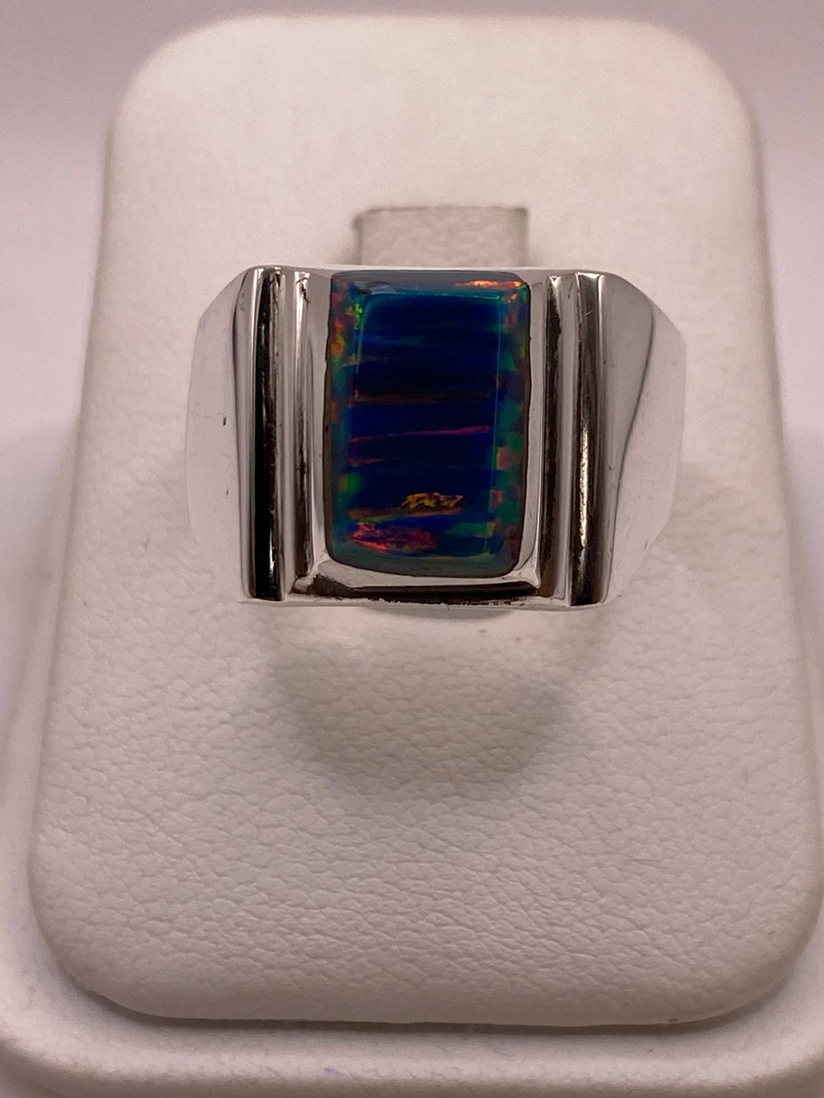 Anillo Diseño Contemporáneo Plata Ley 925 con Incrustación Vertical de Ópalo de Fuego