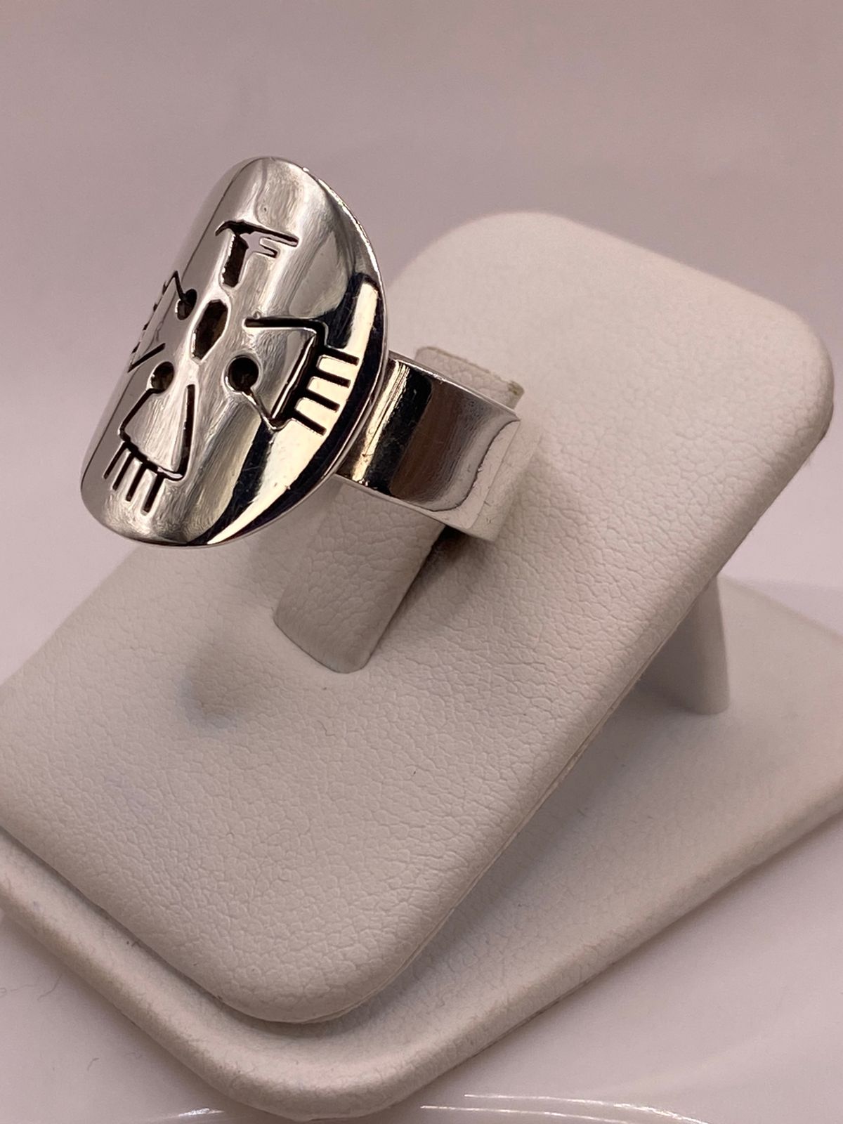 Anillo con Diseño de Cruz en Plata .925