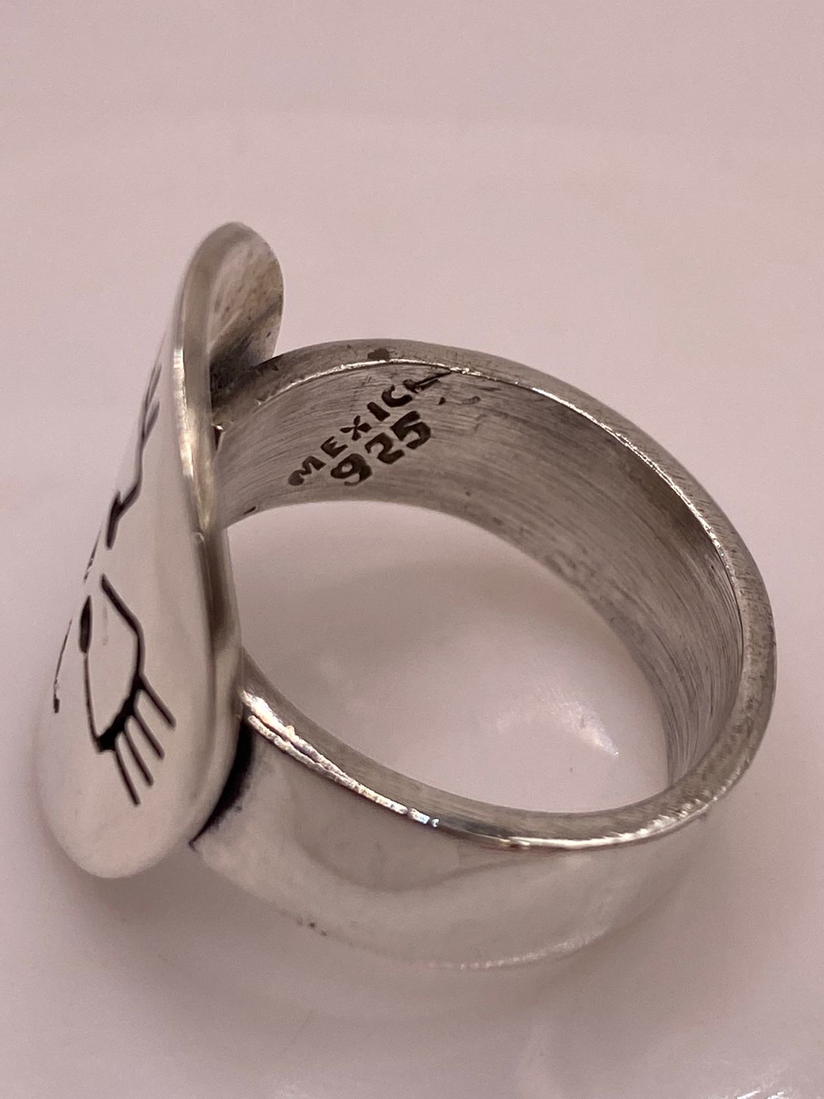 Anillo con Diseño de Cruz en Plata .925