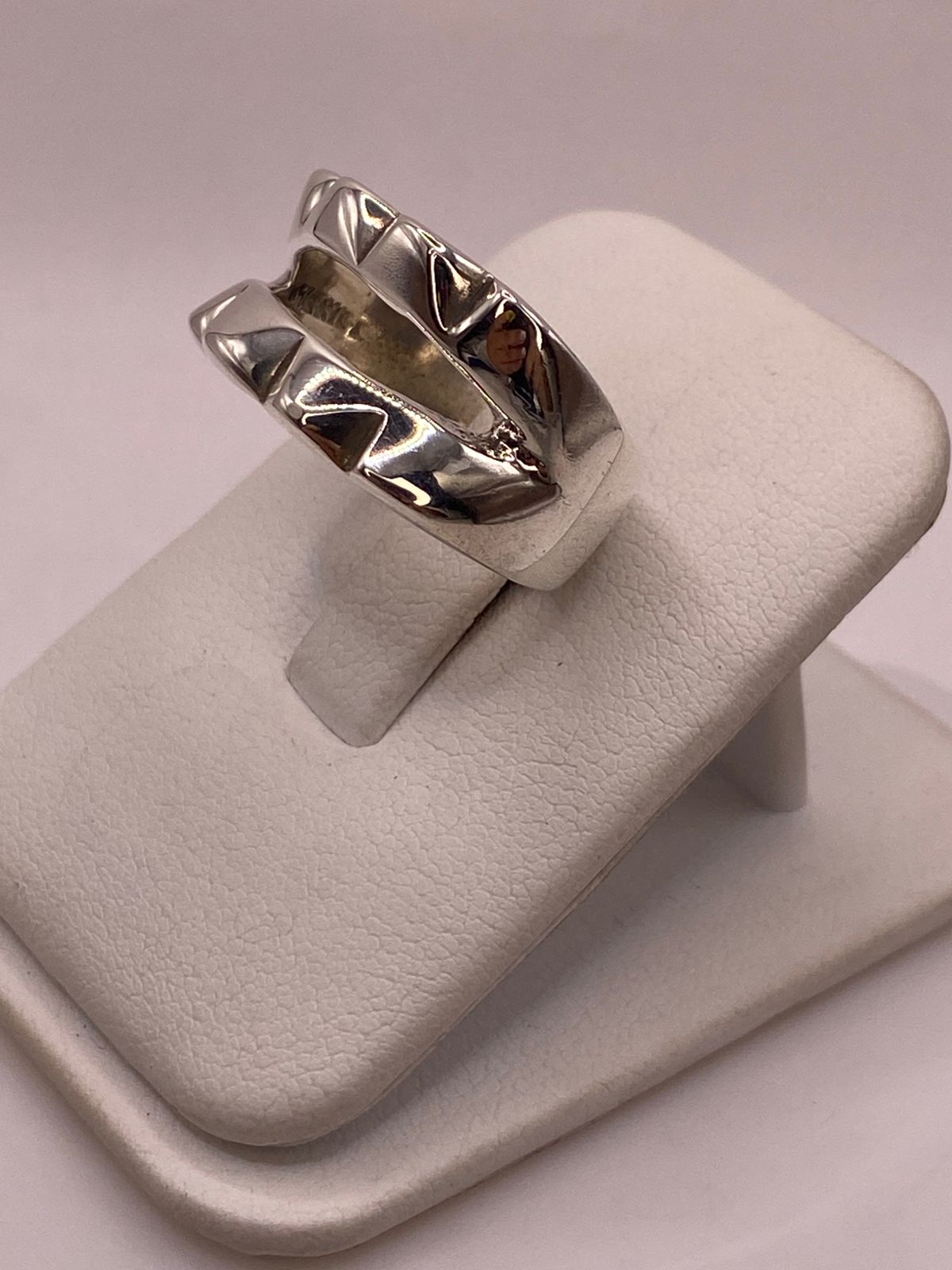 Anillo Doble Banda con Picos Esculpidos en Plata .925
