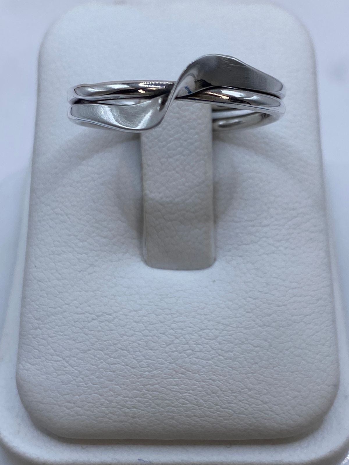 Anillo Doble Banda Entrelazada en Plata .925