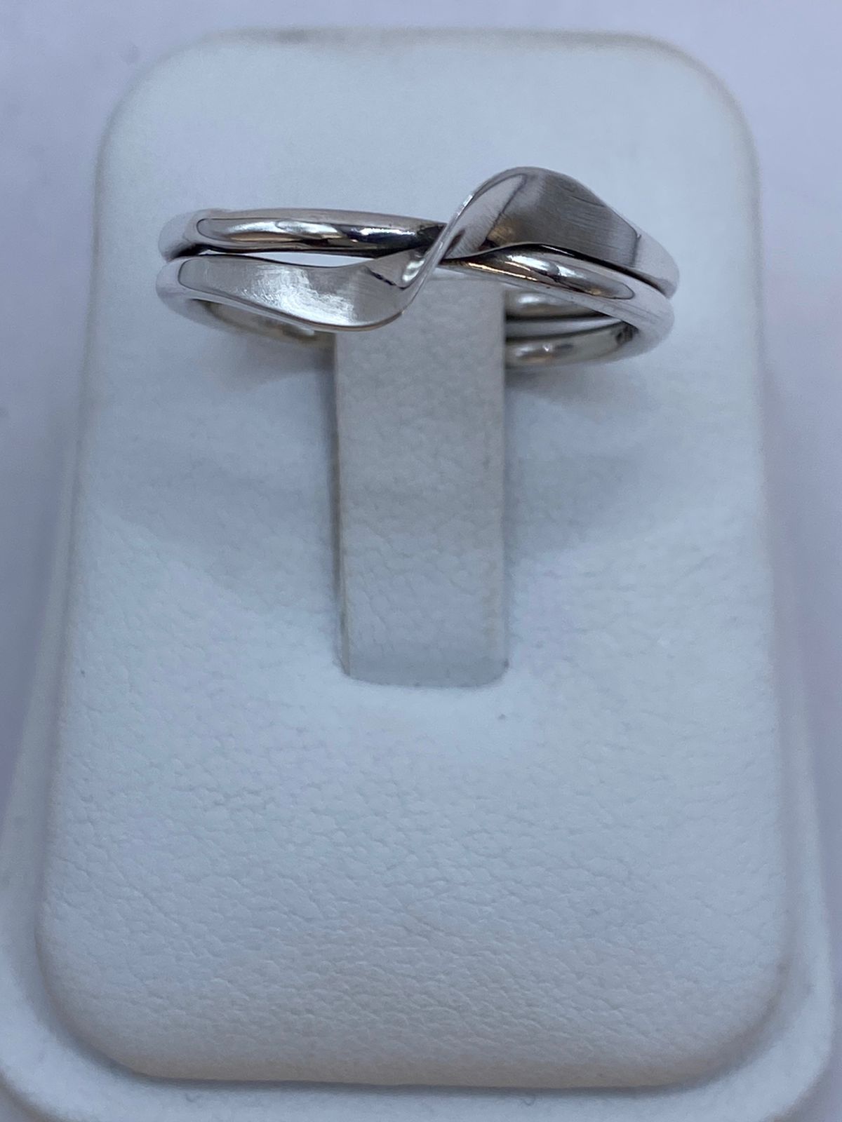 Anillo Doble Banda Entrelazada en Plata .925