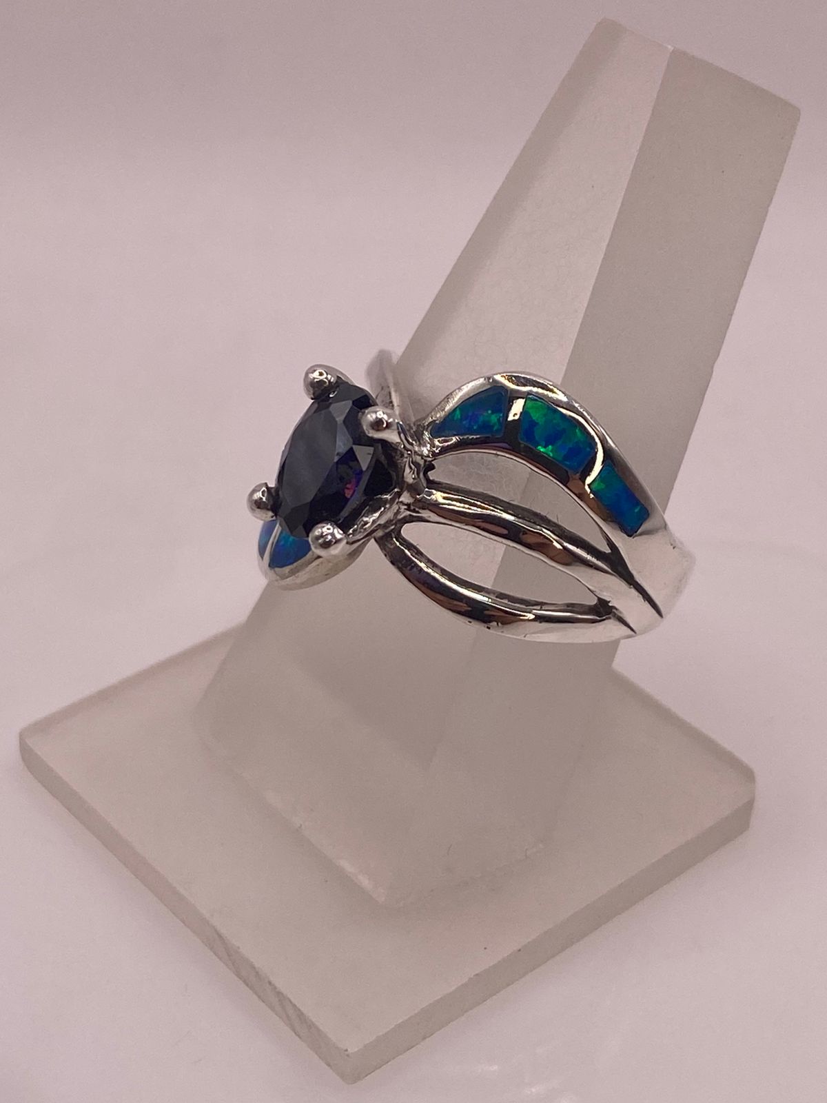 💍✨ Anillo Elegante Curvo de Plata 950 con Ópalo de Fuego y Zirconia