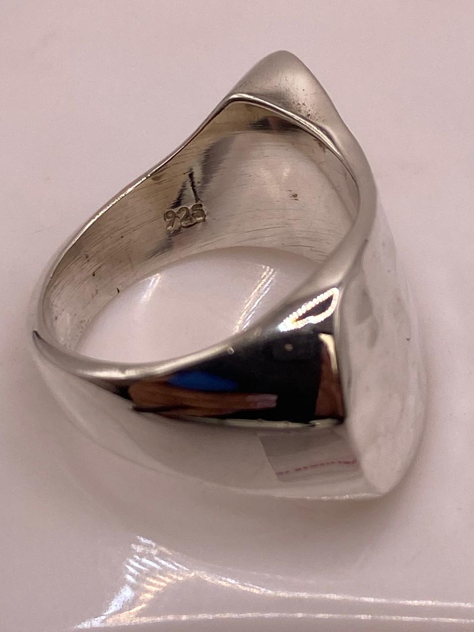 Anillo Escultural Martillado en Plata .925