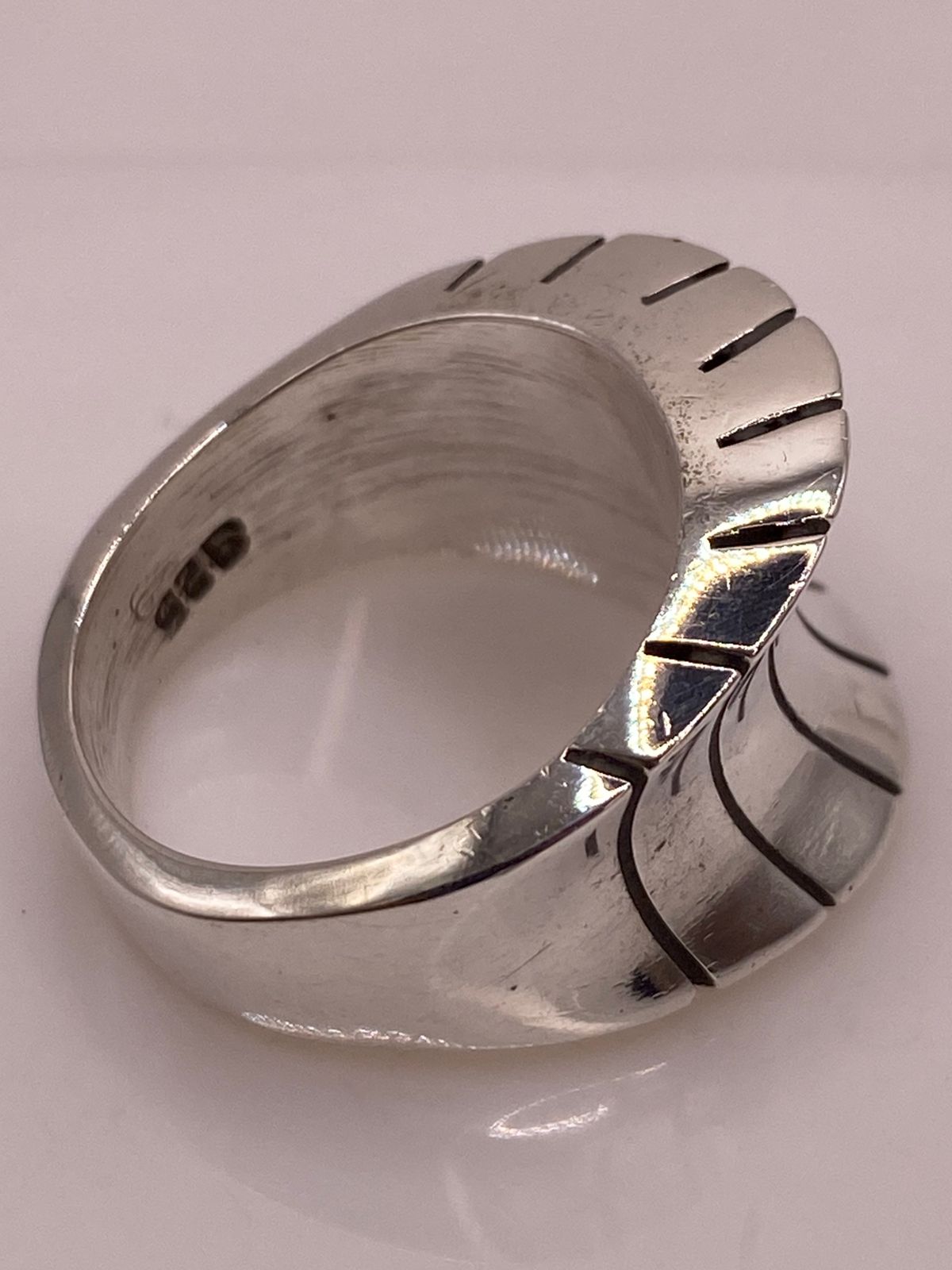 Anillo Escultural Ondulado en Plata .925