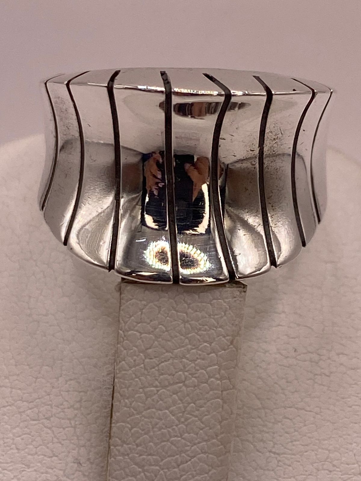 Anillo Escultural Ondulado en Plata .925