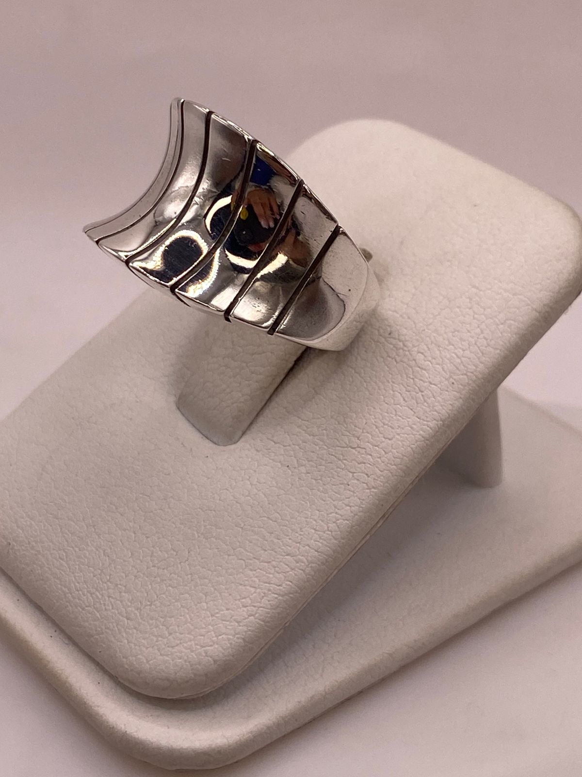 Anillo Escultural Ondulado en Plata .925