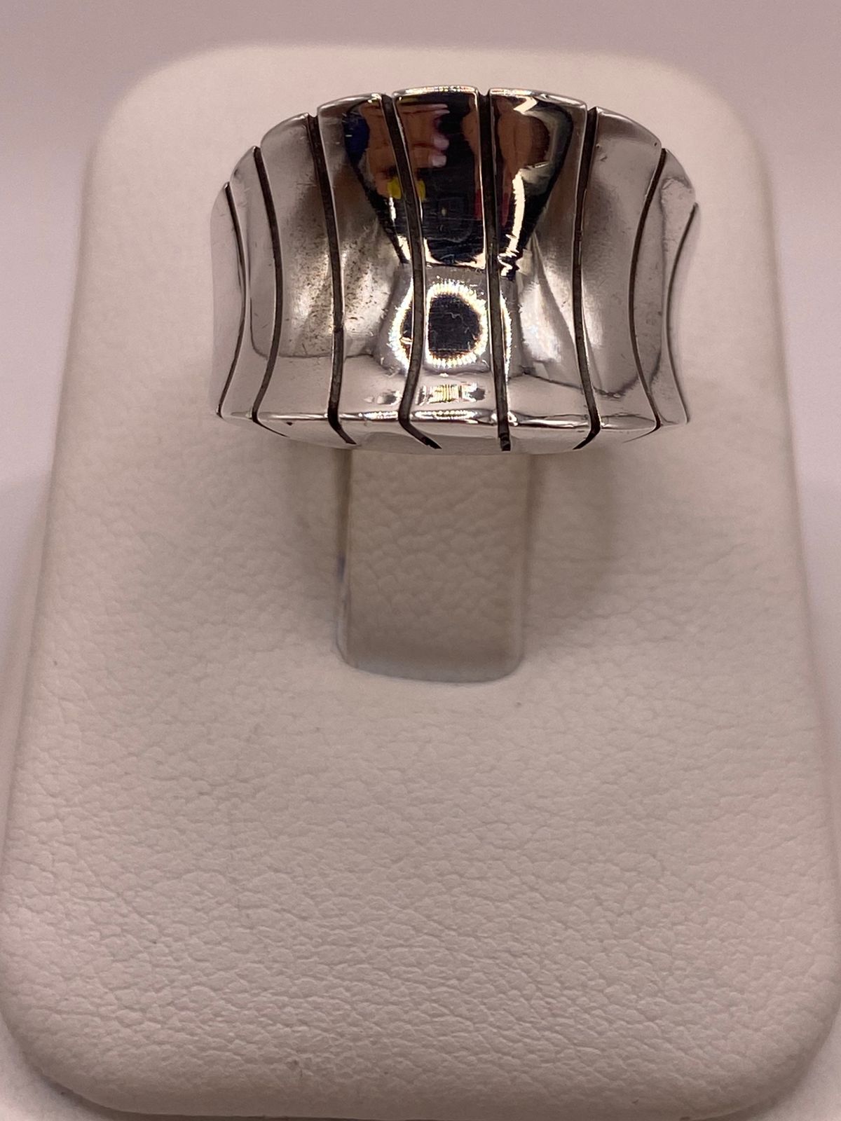 Anillo Escultural Ondulado en Plata .925