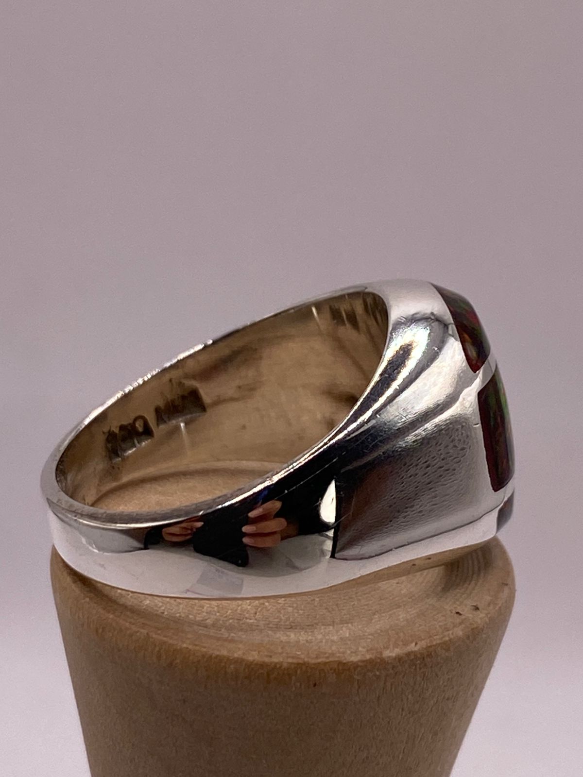 Anillo Escultural con Ópalo de Fuego Multicolor en Plata .950