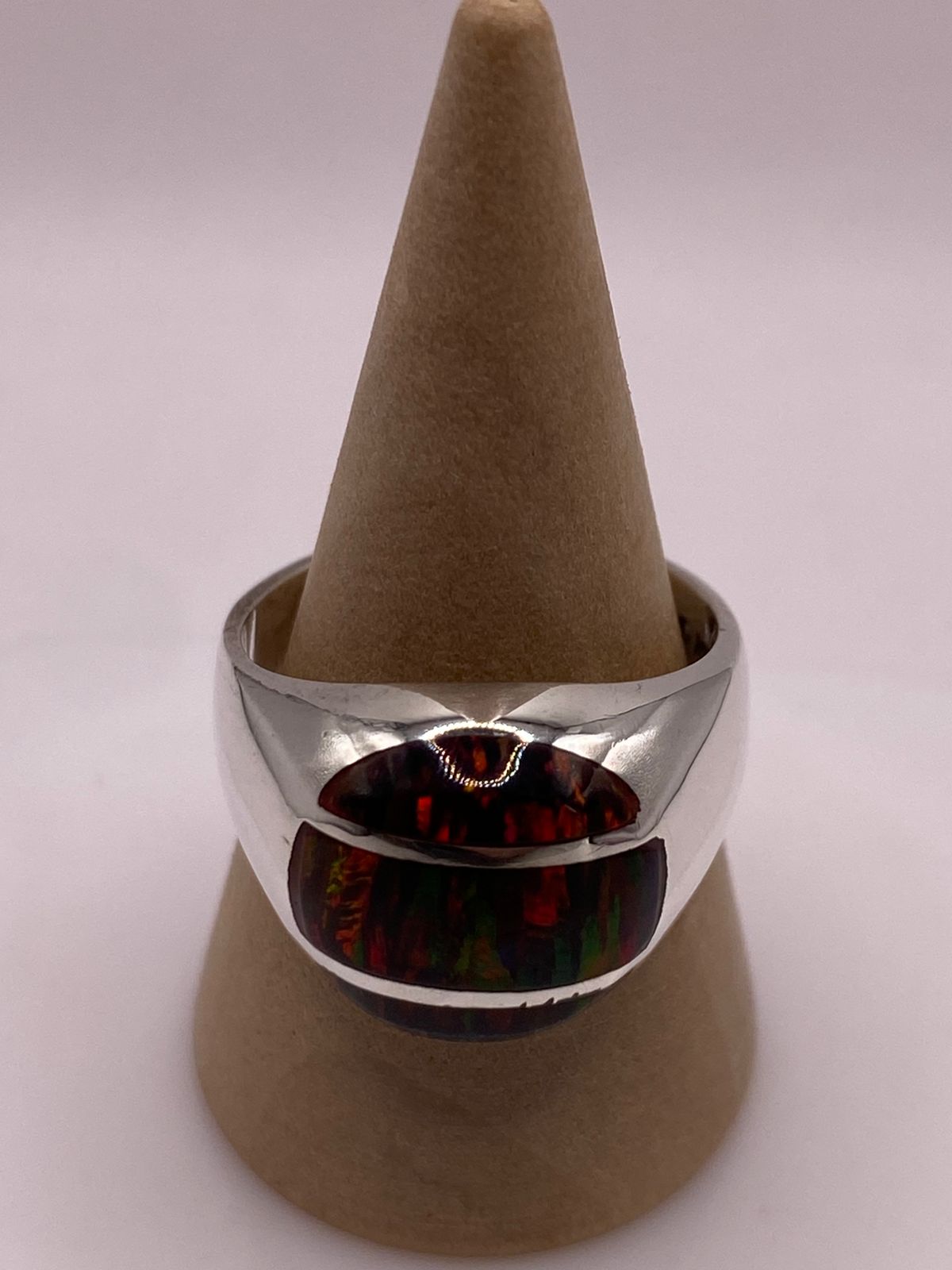 Anillo Escultural con Ópalo de Fuego Multicolor en Plata .950