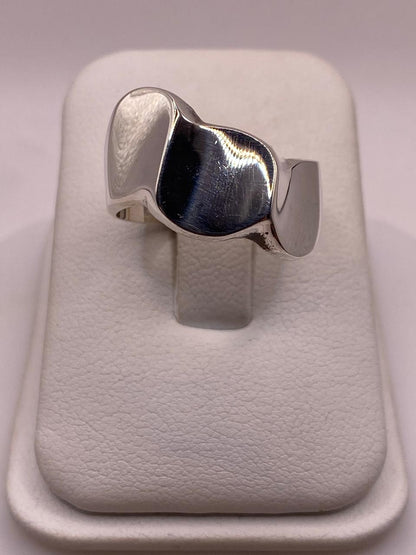Anillo Escultural Orgánico en Plata .925, vista frontal