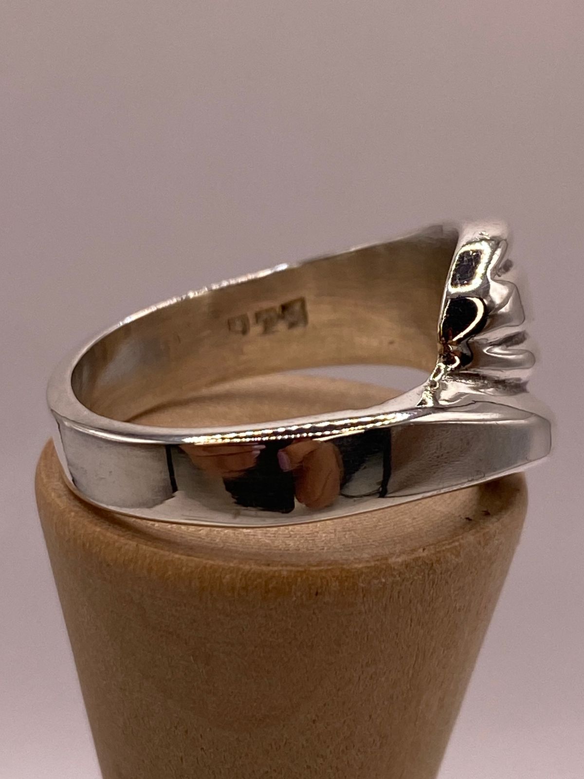 Anillo Escultural de Plata Ley .925