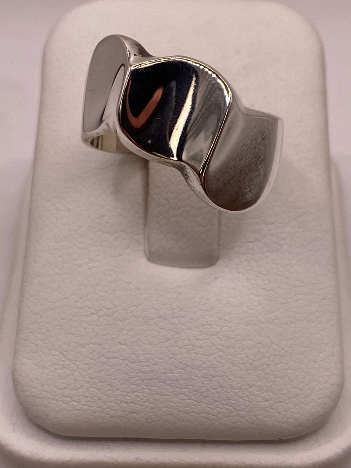 Anillo Escultural de Plata Ley .925 con Formas Ovaladas