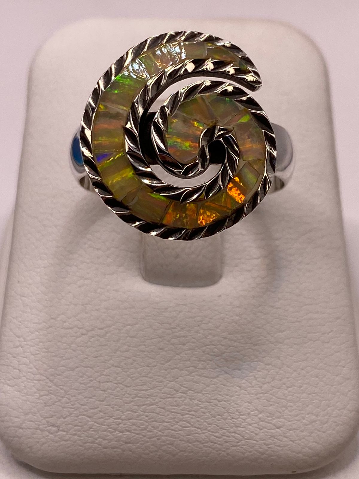 🔥 Anillo Espiral con Ópalo de Fuego en Plata Ley 925