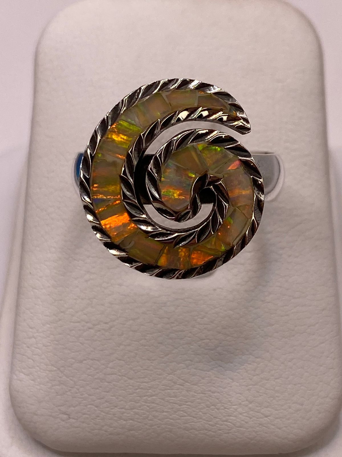 🔥 Anillo Espiral con Ópalo de Fuego en Plata Ley 925