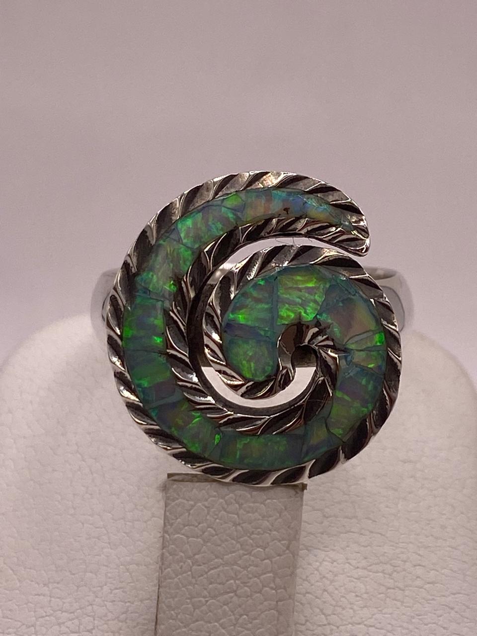 Anillo en Espiral con Ópalo de Fuego Tornasol en Plata .950
