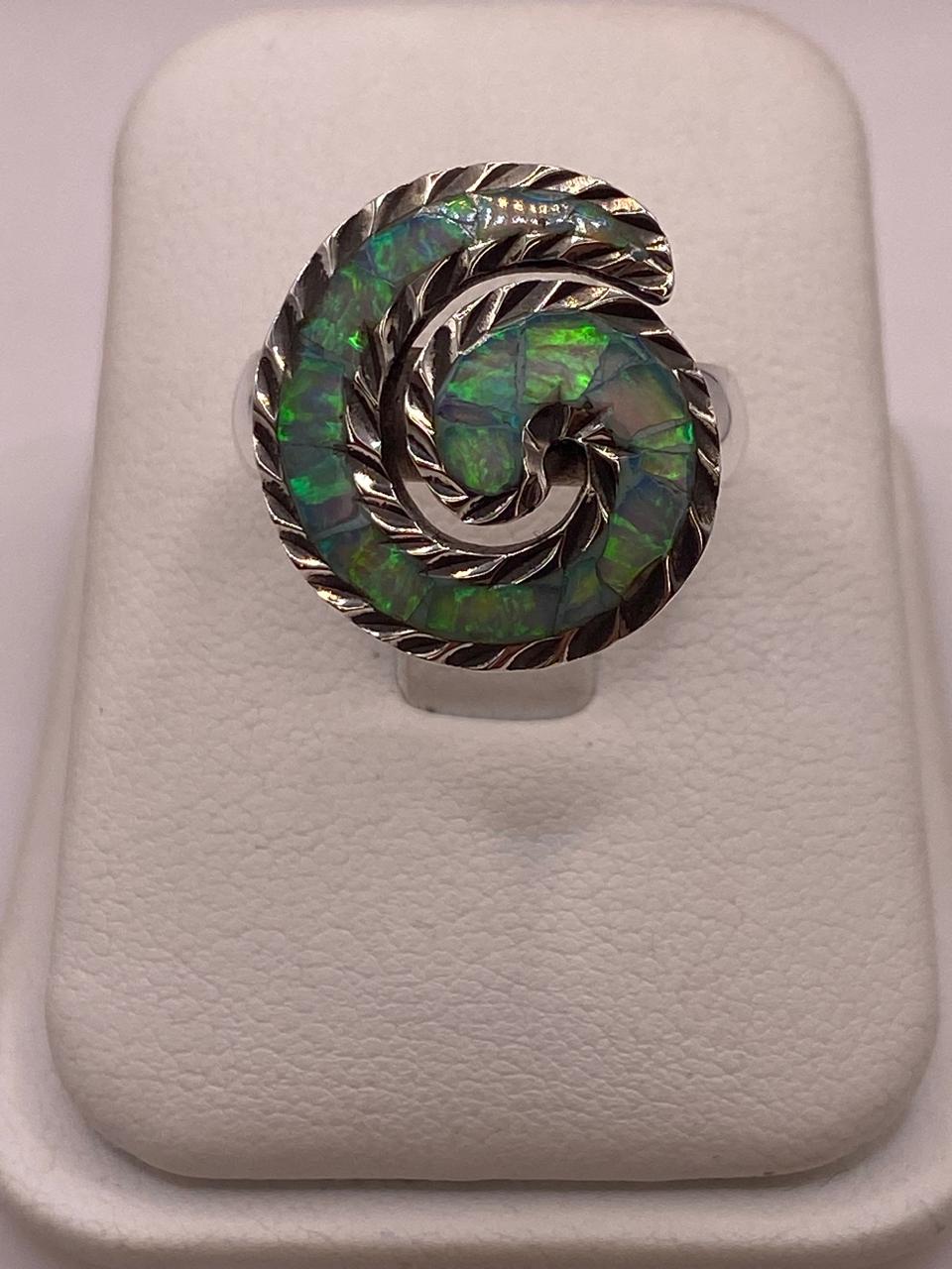 Anillo en Espiral con Ópalo de Fuego Tornasol en Plata .950