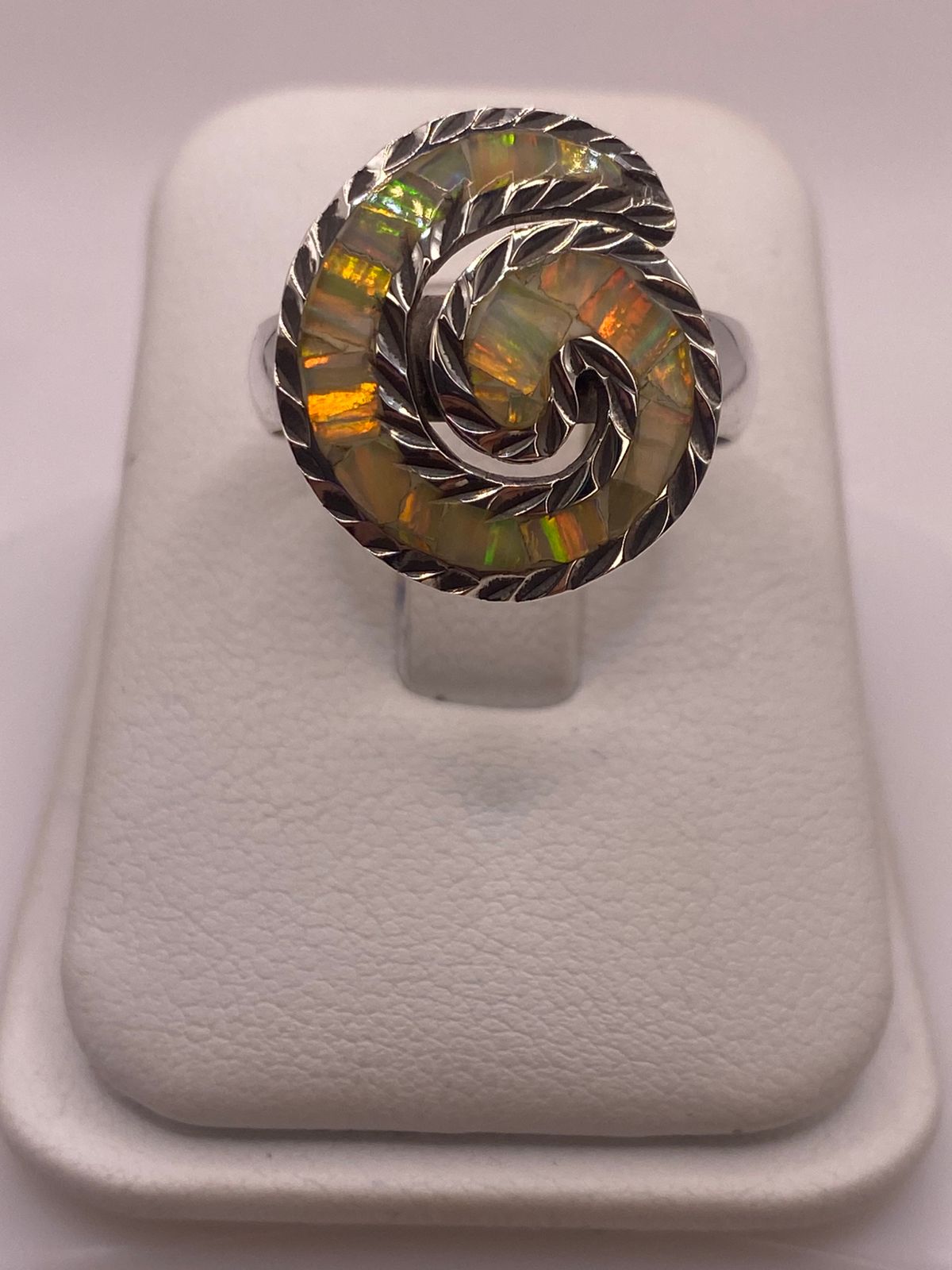 💍🔥 Anillo Espiral de Plata 950 con Ópalo de Fuego
