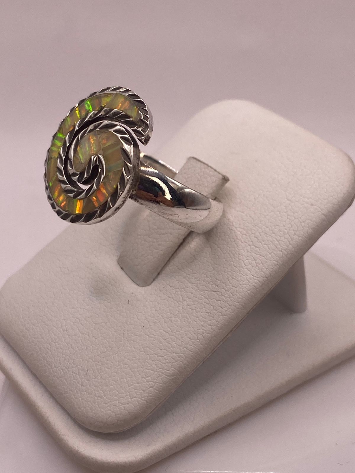 💍🔥 Anillo Espiral de Plata 950 con Ópalo de Fuego