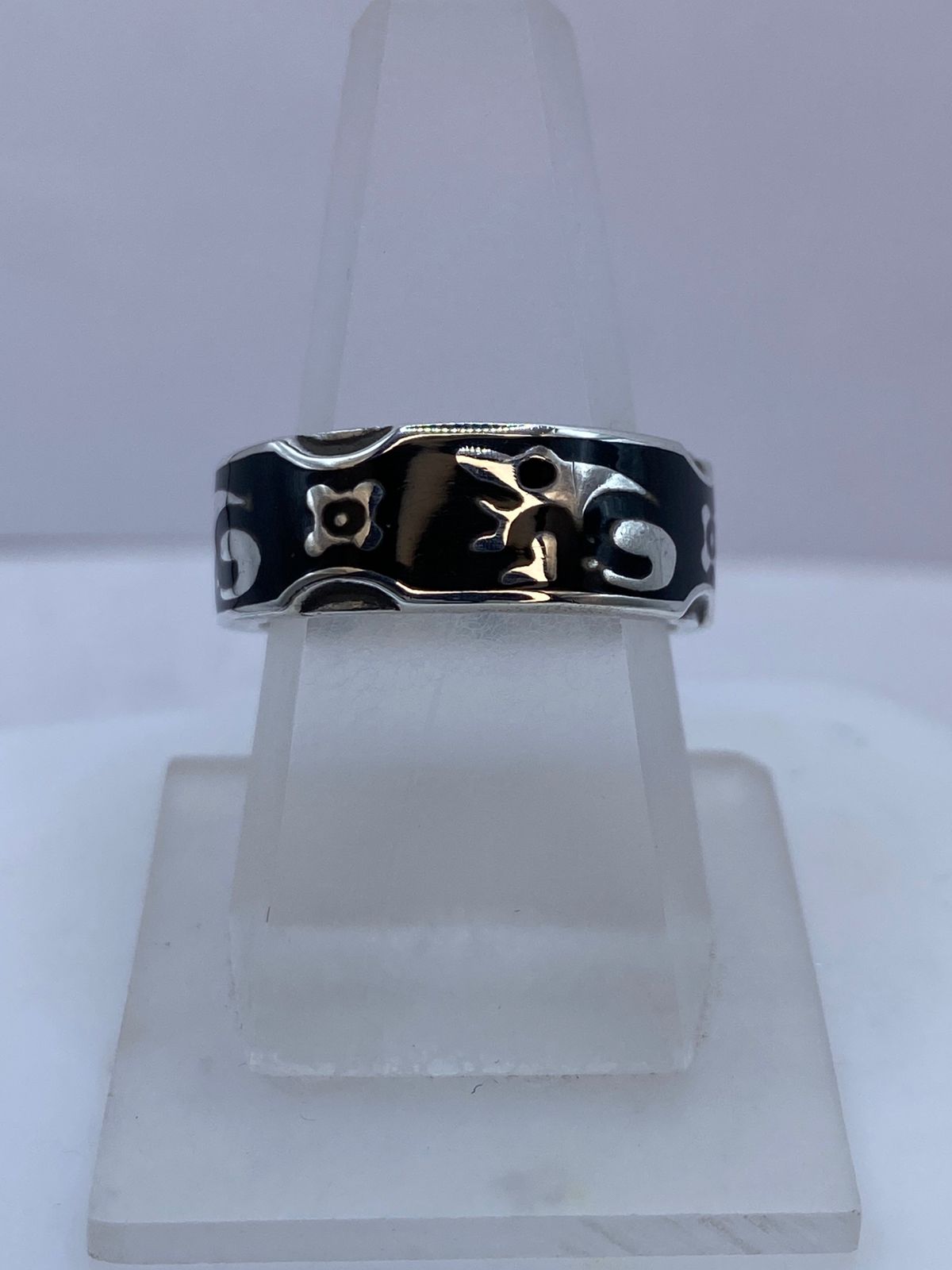 Anillo de Figura Orgánica en Plata .925