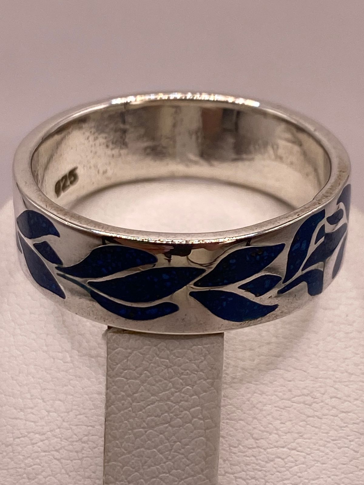 🌿 Anillo Floral Azul de Plata .925 con Incrustaciones