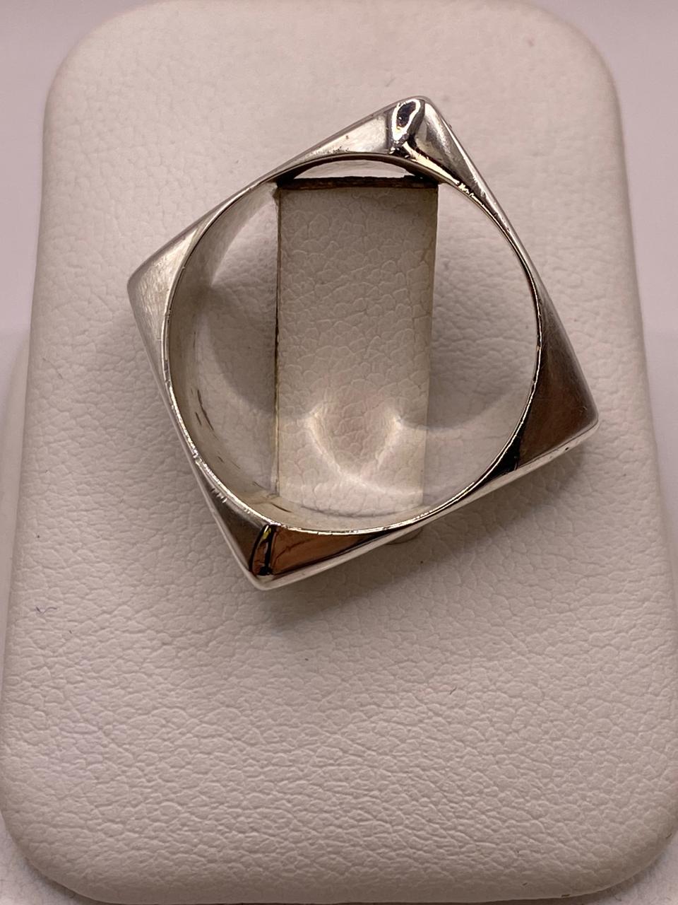 Anillo Geométrico Cuadrado Angulado en Plata .925