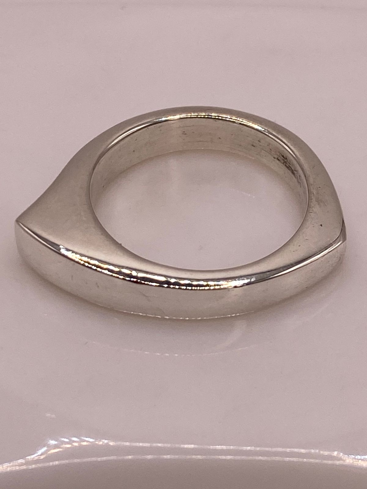 Anillo Geométrico Curvo en Plata .925