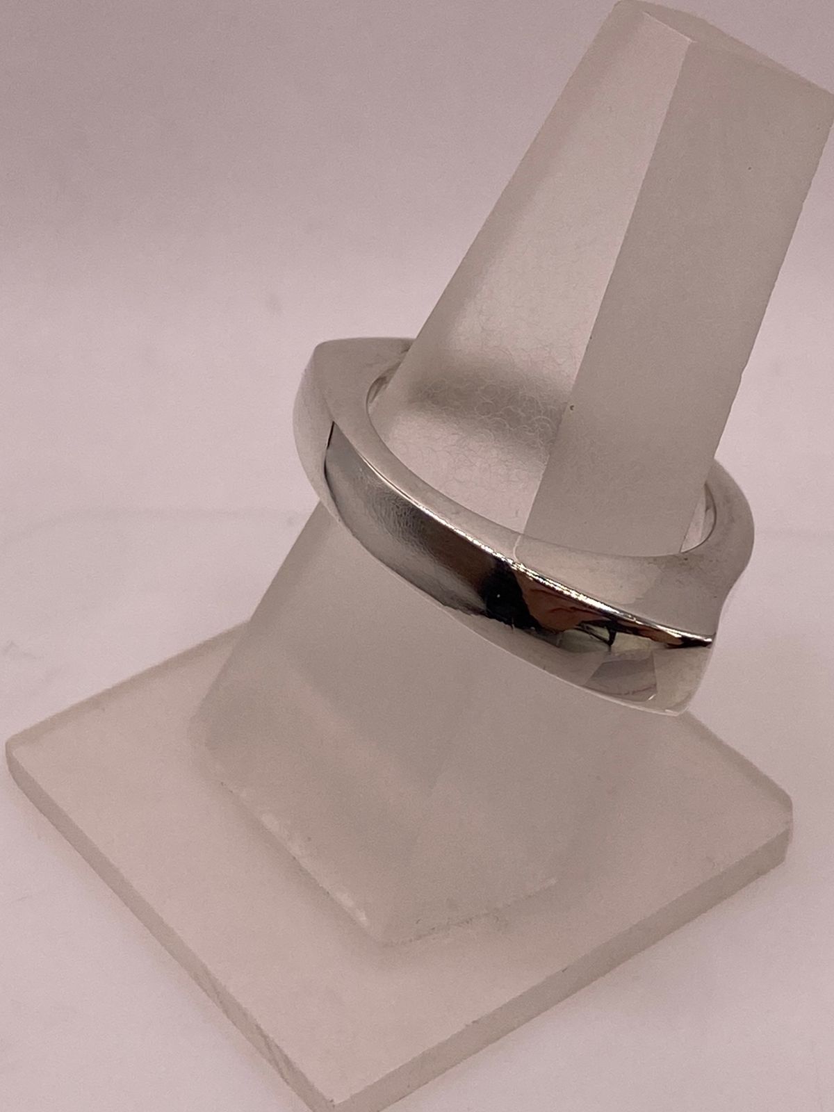 Anillo Geométrico Curvo en Plata .925