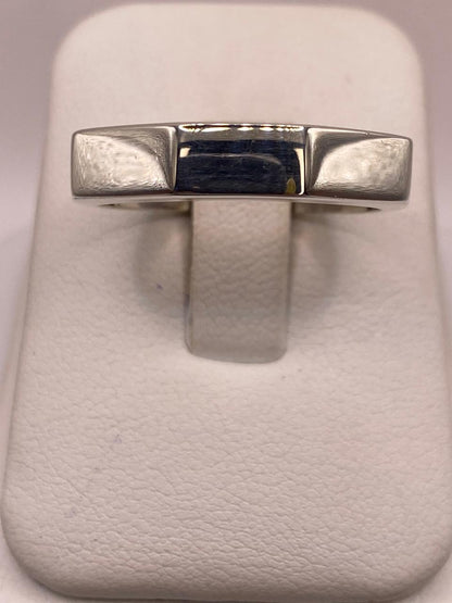 Anillo Geométrico Minimalista en Plata .925, vista frontal