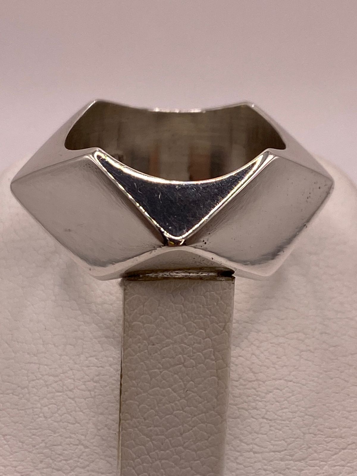 Anillo Geométrico de Plata Ley .925 con Diseño Rombo