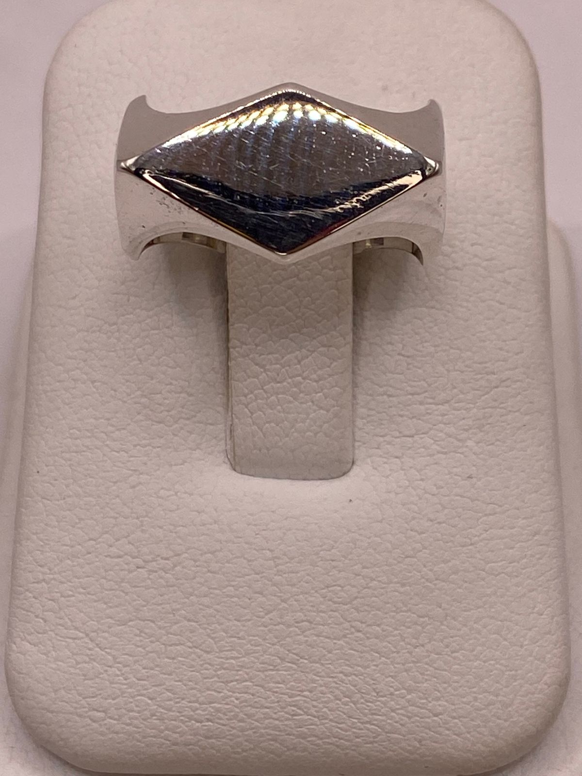 Anillo Geométrico de Plata Ley .925 con Diseño Rombo