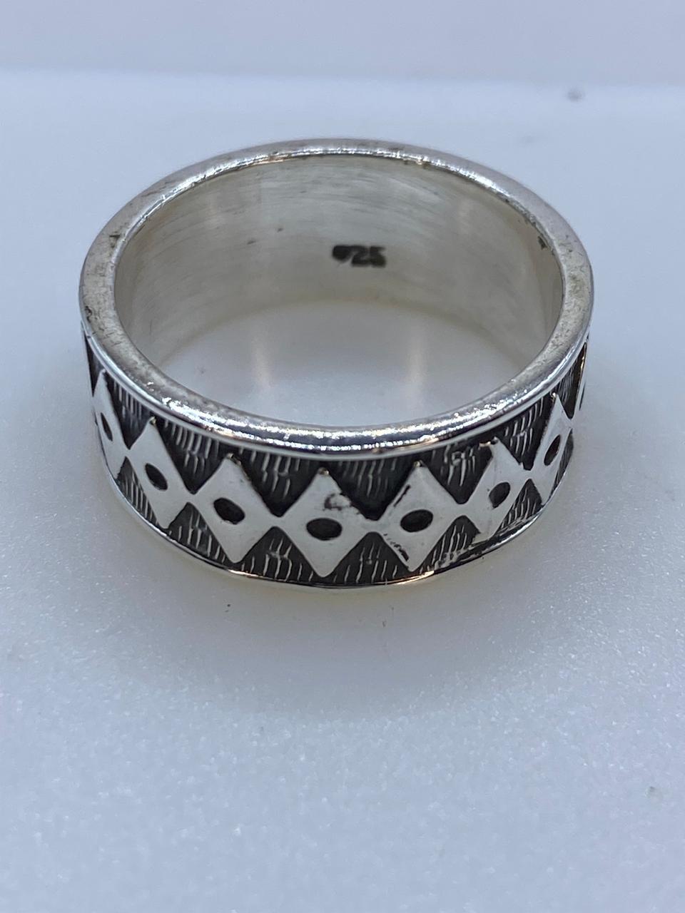 Anillo Geométrico Tribal en Plata .925