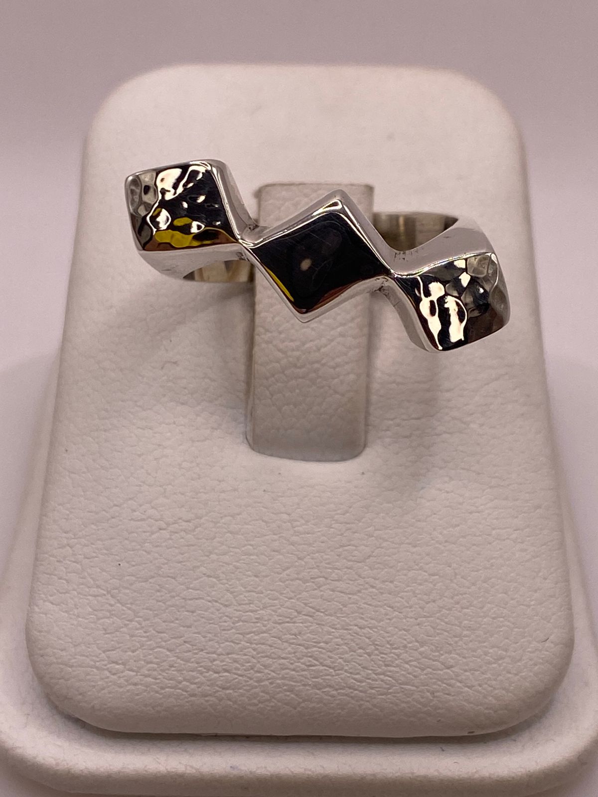 Anillo Geométrico Zigzag de Plata Ley .925