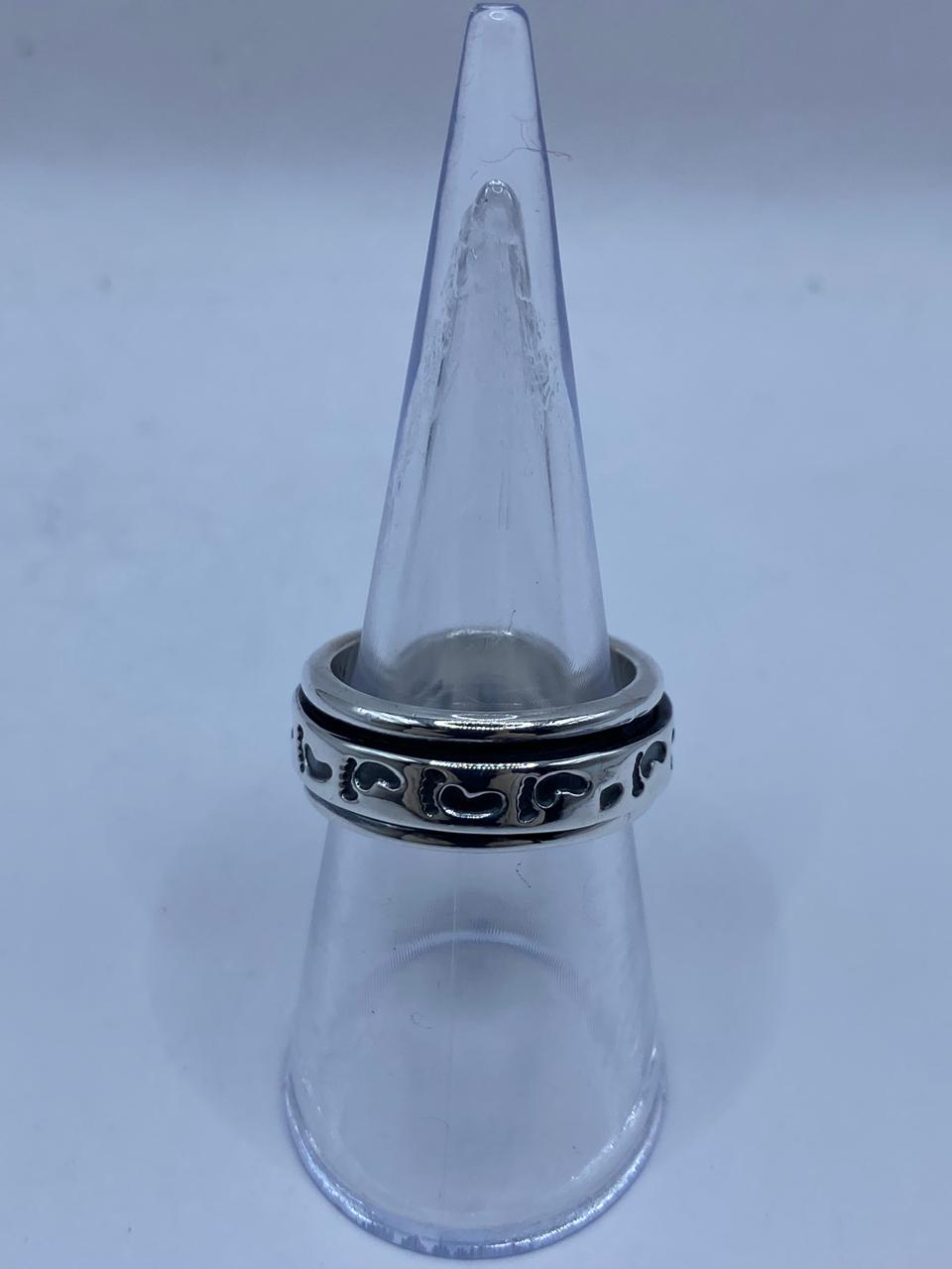 Anillo Giratorio de Plata 925 con Diseño de Huellas