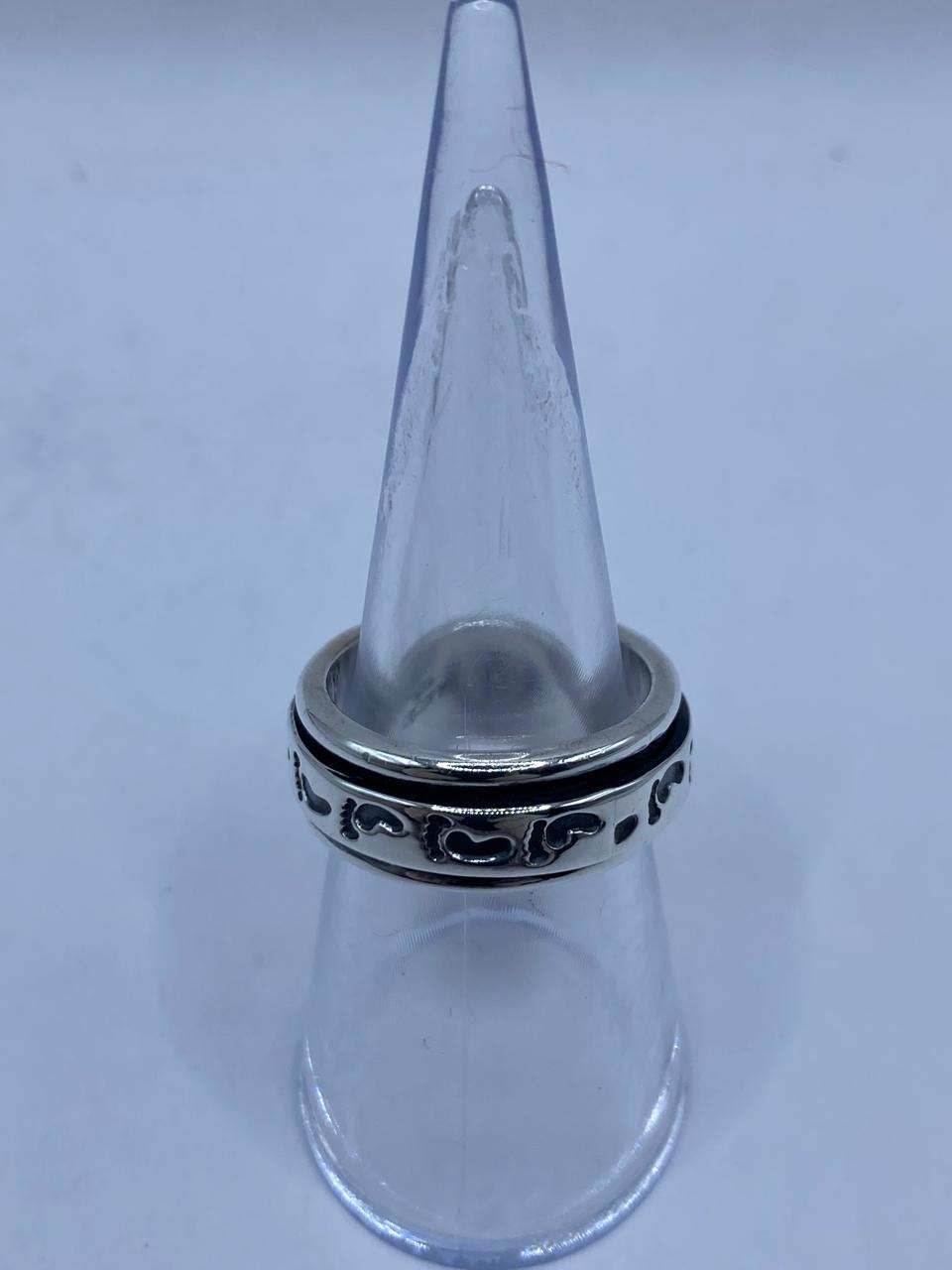 Anillo Giratorio de Plata 925 con Diseño de Huellas
