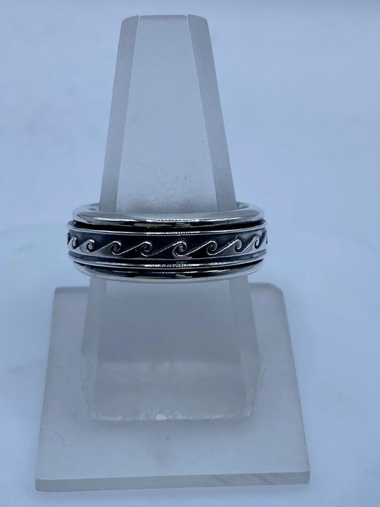 💍 Anillo Giratorio de Plata 925 con Diseño de Olas Clásicas — vista lateral