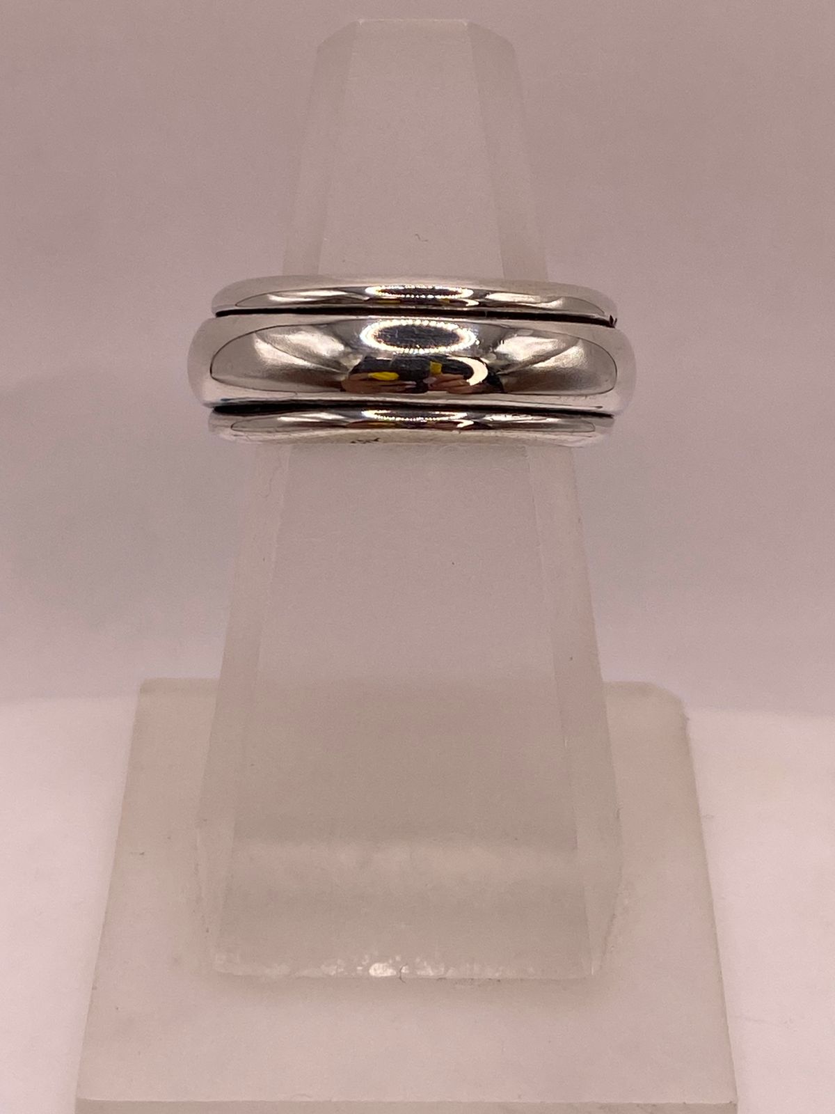Anillo Giratorio Artesanal en Plata con Acabado Espejo