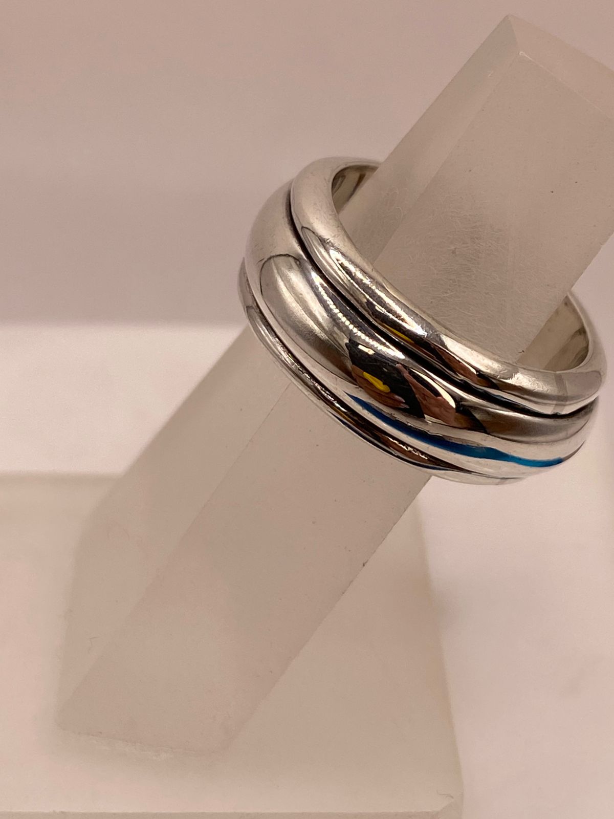 Anillo Giratorio Artesanal en Plata con Acabado Espejo